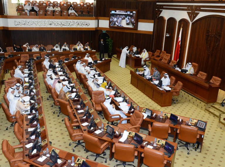 «العمادي» يدعو أعضاء «الشورى» و«النواب» إلى رفض مرسوم الدين العام